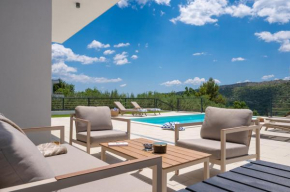 NEW! Modern Villa Nacle with heated Pool